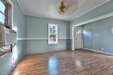 114 N 8th St, Central Point, OR 97502 - photo 3