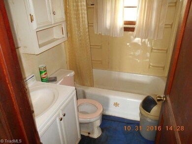 925 E Twenty First St, Winston Salem, NC 27101 - photo 5