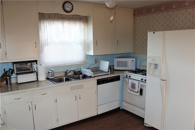 Bright, cheerful kitchen