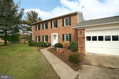 4923 Princess Anne Ct, Fairfax, VA 22032 - photo 2