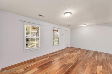Living room 4