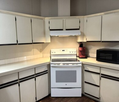 388 S Edgewater Dr, Plant City, FL 33565 - photo 6