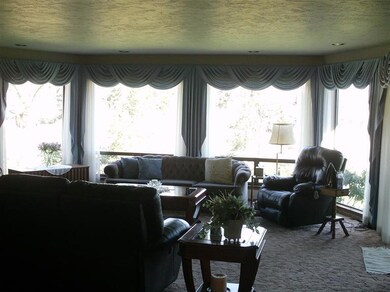 492 Country Aire Dr, Grants Pass, OR 97526 - photo 2