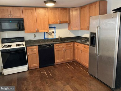 3265 Ryerson Cir, Halethorpe, MD 21227 - photo 2