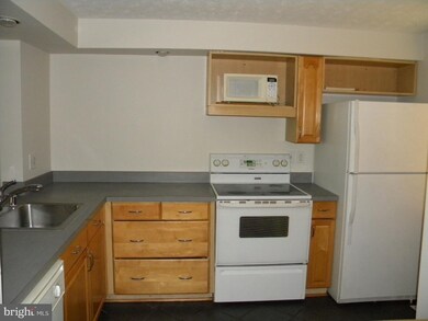 7932 Henslowe Ct, Pasadena, MD 21122 - photo 2