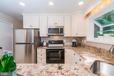 1438 Greenmont Ct, Reston, VA 20190 - photo 7