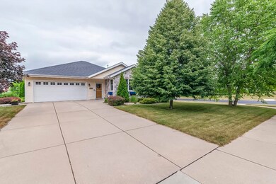 5176 Fox Sedge Ln, Fitchburg, WI 53711 - photo 2