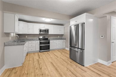 317 9th St, Osawatomie, KS 66064 - photo 4