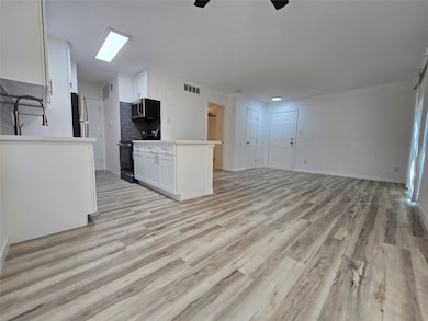 12660 Ashford Point Dr unit 402, Houston, TX 77082 - photo 3