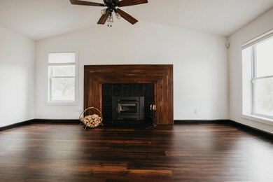 8704 Seabright Dr-13