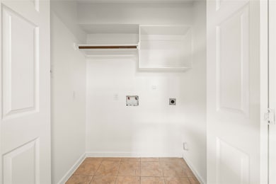 1520 Sherwood Forest St unit 317, Houston, TX 77043 - photo 6