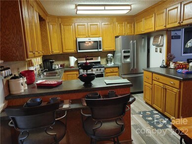 811 Woods Dr, Statesville, NC 28677 - photo 5