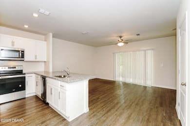 002-photo-dining-room-13669900 (2)