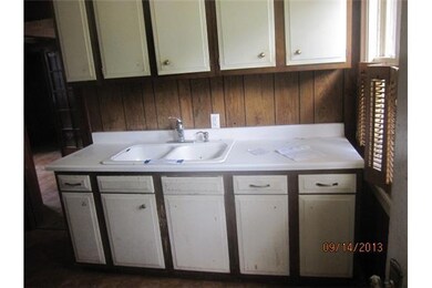 2337 E Grand Ave, Des Moines, IA 50317 - photo 2