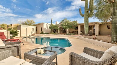 Private  oasis in back