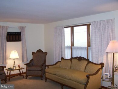 1566 Layfield Rd, Pennsburg, PA 18073 - photo 5