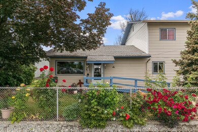 966 Gilman Rd, Medford, OR 97504 - photo 2