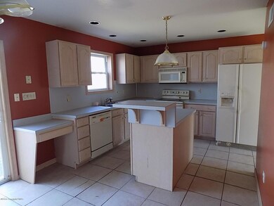 225 Escoll Dr, East Stroudsburg, PA 18301 - photo 4