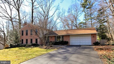 12225 Folkstone Dr, Herndon, VA 20171 - photo 2