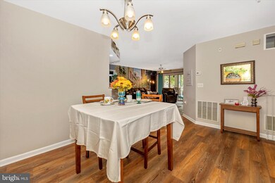 13101 Millhaven Place unit 9L, Germantown, MD 20874 - photo 3