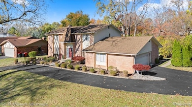 23500 Coventry Woods Ln, Southfield, MI 48034 - photo 6