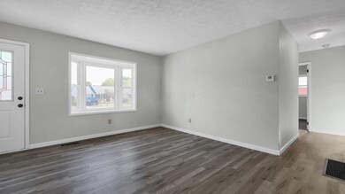 871 Tecumseh Ave, Columbus, OH 43207 - photo 4