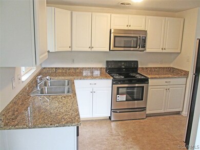 Gorgeous Kitchen with new stainless appliances, ne