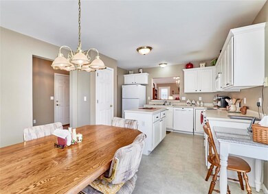 The kitchen offers a pantry and plenty of prep spa