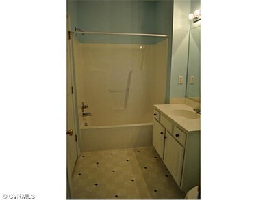 Bathroom - Full bath, access from hall or bedroom 