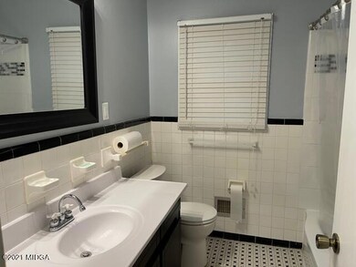 FULL HALL BATH