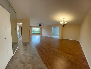 600 Naples Ct unit 510, Glenview, IL 60025 - photo 2