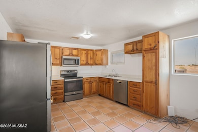 Kitchen w/ newer appliances