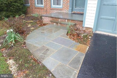 2994 Emerald Chase Dr, Herndon, VA 20171 - photo 2