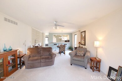 2163 Wildfield Dr NE unit 9, Grand Rapids, MI 49505 - photo 2