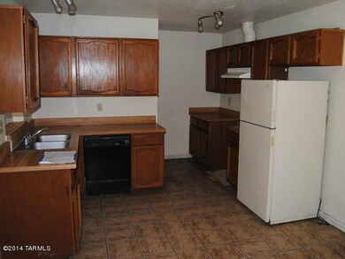 022-227927 KITCHEN