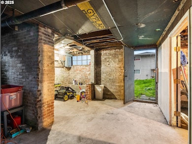 1705 SE Morrison St, Portland, OR 97214 - photo 4