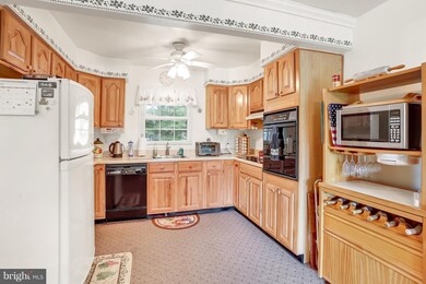 1316 Paddock Ln, Bowie, MD 20716 - photo 2