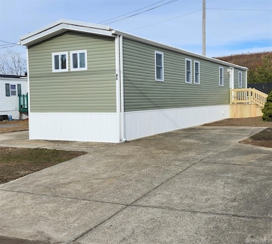 86 Lincoln Ave, Holbrook, NY 11741 - photo 3