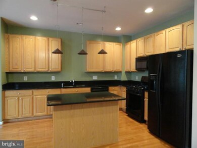 47845 Scotsborough Square unit 129, Sterling, VA 20165 - photo 2