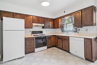 4 Verdi Blvd, Latham, NY 12110 - photo 7