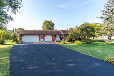 W4945 Harvest Ln, La Crosse, WI 54601 - photo 2