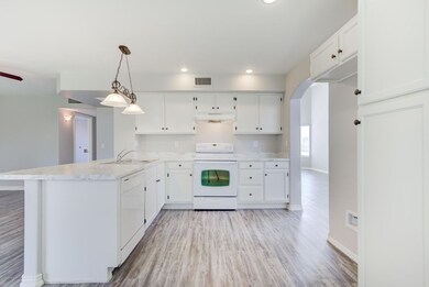72 N Soho Pl-10