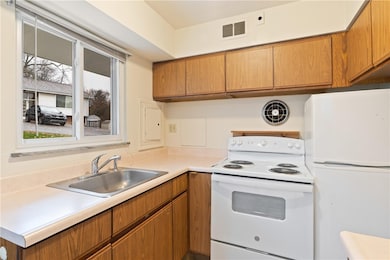 718 W Ingomar Rd unit 2, Pittsburgh, PA 15237 - photo 4