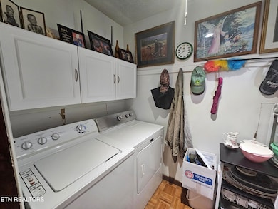 101 Earle Ln, Middlesboro, KY 40965 - photo 6