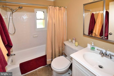 219 E Taylor Run Pkwy, Alexandria, VA 22314 - photo 6