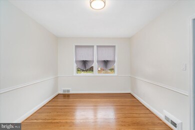 1318 Stonewood Rd, Baltimore, MD 21239 - photo 4