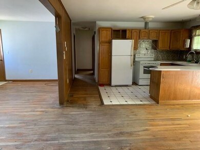 247 Paradis Ave, Woonsocket, RI 02895 - photo 2