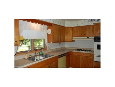 Nice kitchen with newer wall oven and cooktop!