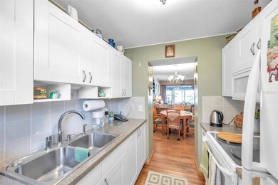 2750 E Bay Dr unit 2C, Largo, FL 33771 - photo 5