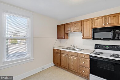 445 A N Second unit 2ND FLR, Lemoyne, PA 17043 - photo 3